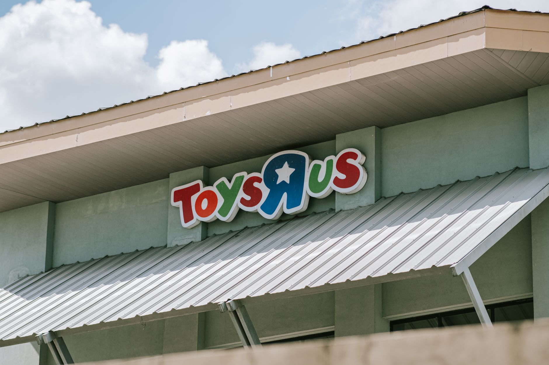 Toys R Us expansion